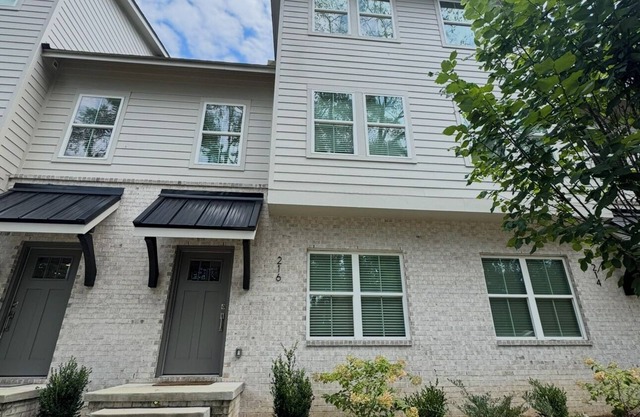 1 mi from Toomer’s/2 mi from Jordan Hare nSleeps 8