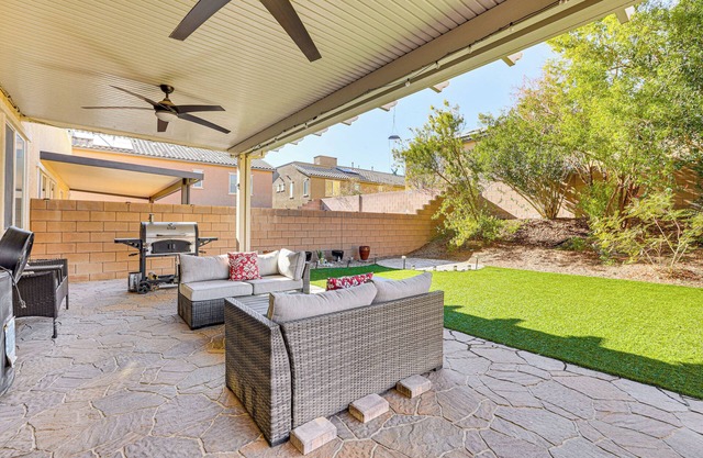 1 Mi to Aliante Casino: Townhome w/Fenced Yard!