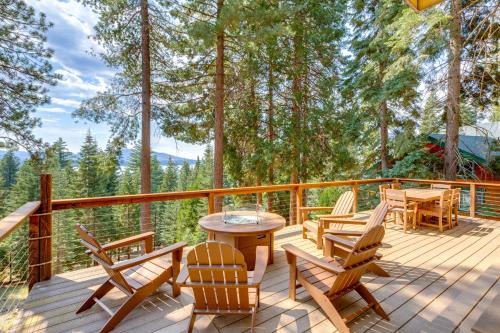 1 Mi to Beach and Golf Course! Lake Almanor Cabin