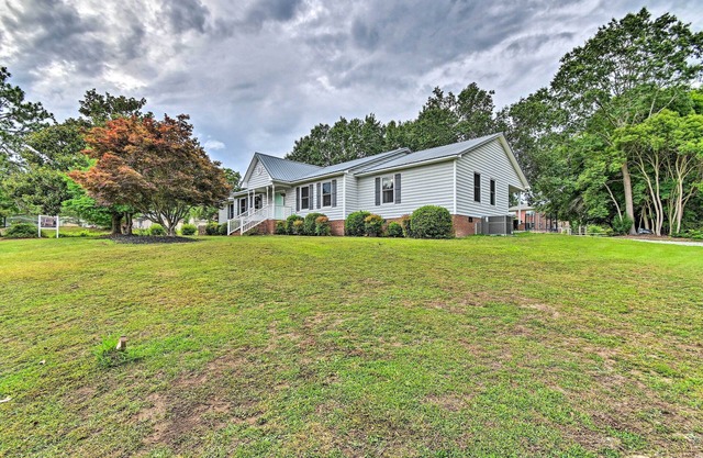 1 Mi to Cape Fear River: Pet-Friendly Retreat