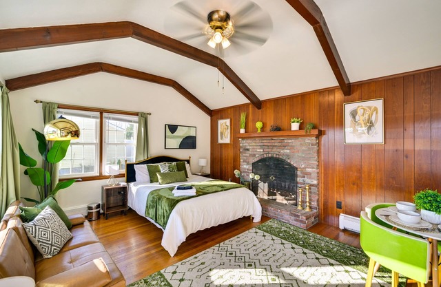 1 Mi to Downtown Salem: Studio w/Fire Pit Access