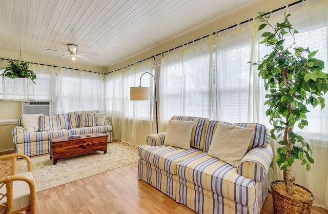 < 1 Mi to Dtwn Bradenton & Riverwalk! Sunny Apt