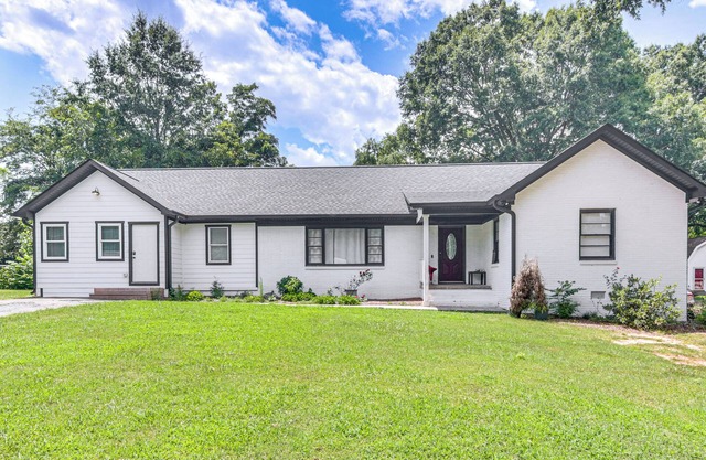 1 Mi to Dtwn Monroe: Family-Friendly Duplex!