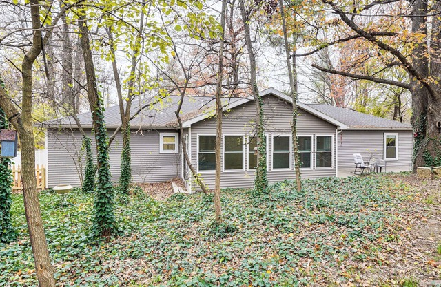 1 Mi to Dtwn Newburgh: Quiet Home w/Yard!