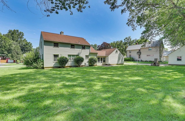 1 Mi to Dtwn Salem: Apt w/Garage Access!