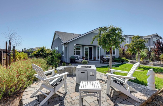 1 Mi to Dtwn Winters: Home w/Fire Pit & Patio!