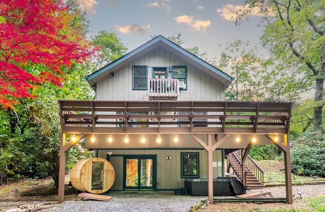 1 mi to Gorges State Park w/Barrel Sauna, Hot Tub