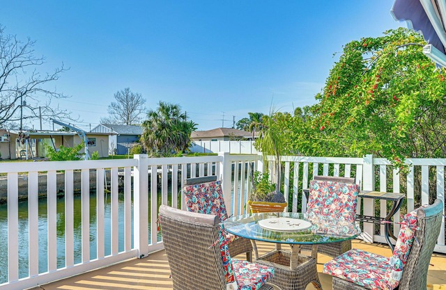 < 1 Mi to Hudson Beach: Waterfront Apt w/Dock