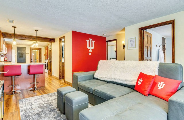 1 Mi to IU: Hoosier Home w/Fire Pit & Fenced Yard