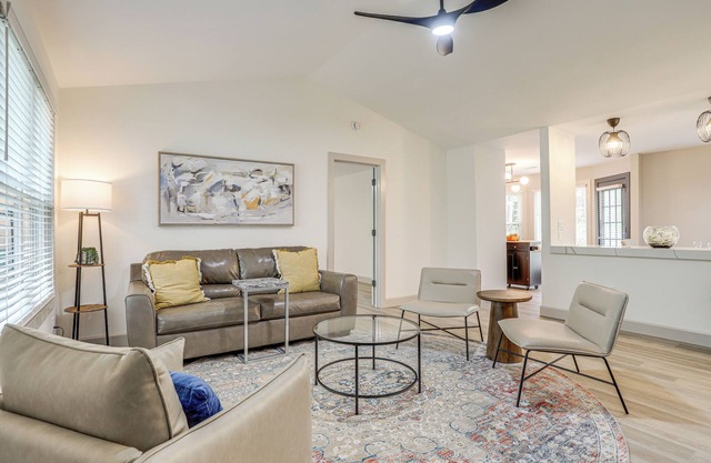 < 1 Mi to Main St & Amphitheater: Woodstock Home!