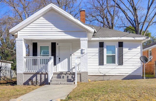 1 Mi to Ocmulgee Mounds: Charming Home w/Yard!