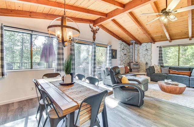 1 Mi to Pine Mountain Lake Marina: Yosemite Cabin!