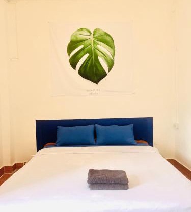 1 Min to Slow Boat Guesthouse