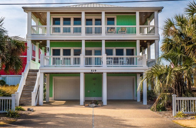 1 Pleasure Island | Community Pool + Tennis!