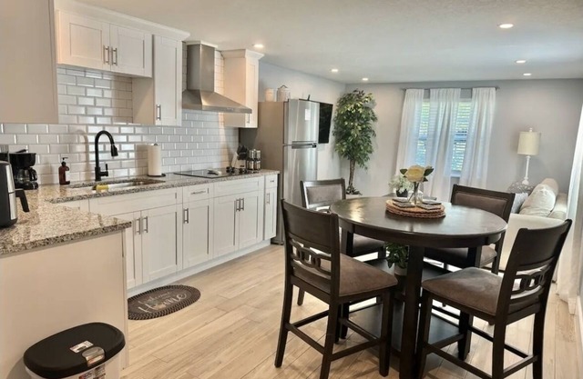 1 Room w Queen bed and full size sofa bed