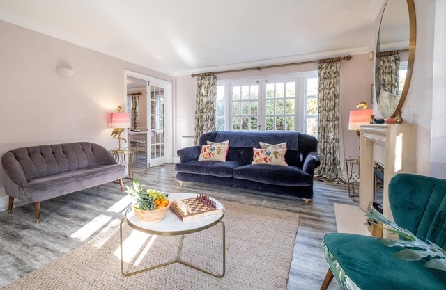 1 Sanctuary Court - sleeps 6 guests in 3 bedrooms