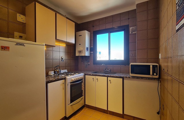 1 spacious room with open view