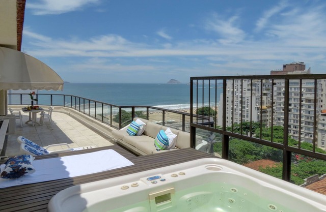 1 suite plus 2 bedrooms plus 2 towels For 8 people