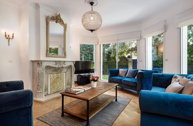 10 Bedrooms & 5 Bathrooms - 5* Villa Stella - Versailles Castle walking distance