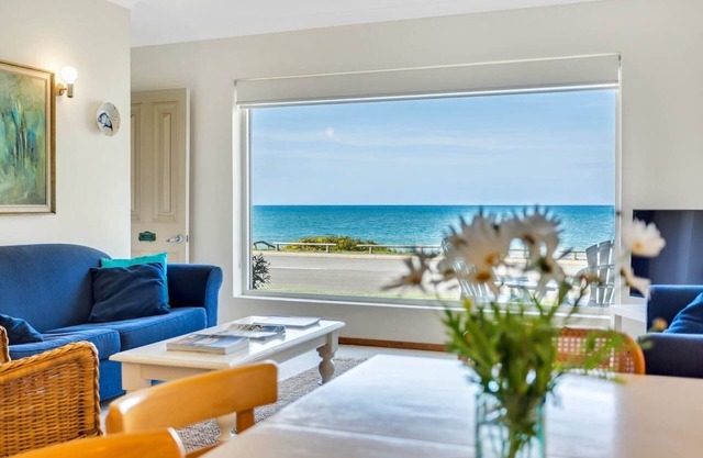 10 Bridge Tce - Beachfront