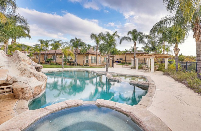 10 Mi to Dtwn: Riverside Triplex w/Pool