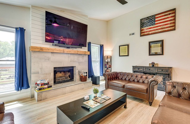 10 Mi to Uptown Charlotte: Family Home w/Backyard