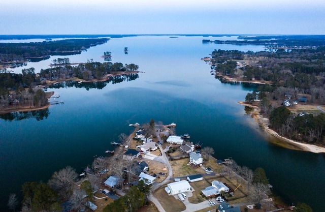 10 Mile View on Lake Murray, SC, Putting Green, Hot Tub, Lake Edge Fire Pit