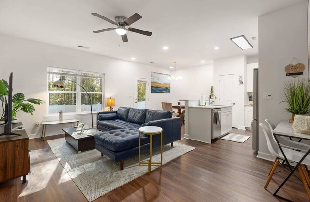 10 Min From Downtown & Airport! Fenced-In Yard