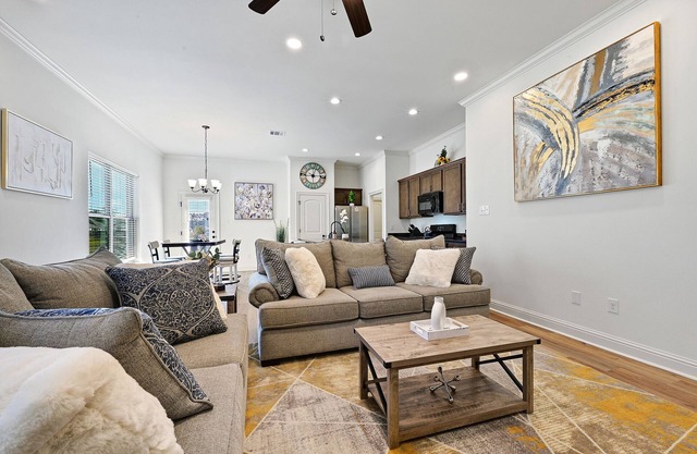 10 min to LSU and Laberge Casino - Brand New Lakefront House Quiet n Safe