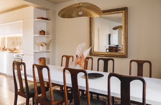 10 min walk from town center: large town house with small garden