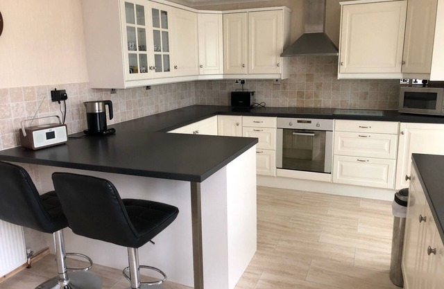 10 mins to Bournemouth Pier with Excellent Wi-Fi.Smart Tv’s. Ample parking.