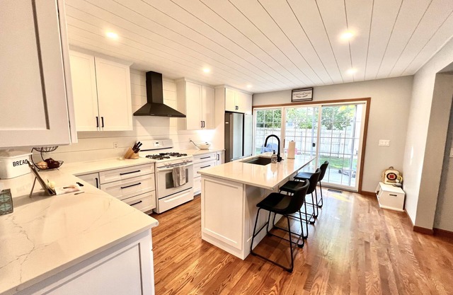 ☘️ 10 mins to Notre Dame, 4 Bedrooms, Garage Park, Restaurants Close. Go Irish!☘️