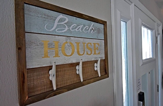 10 minute WALK to the BEACH - Renovated!