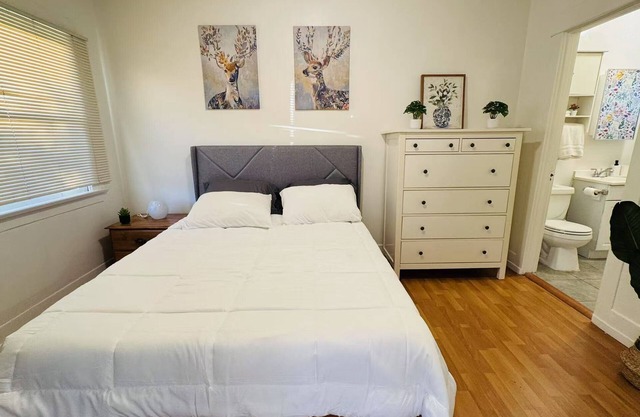 10 minutes to beach from 750A 9th St, All Inclusive Coastal Town of San Pedro CA