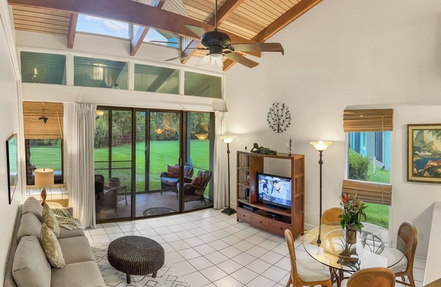 10% off Spring Special - Spacious 2 Bdrm, 2 Bath + Loft w/2 more beds