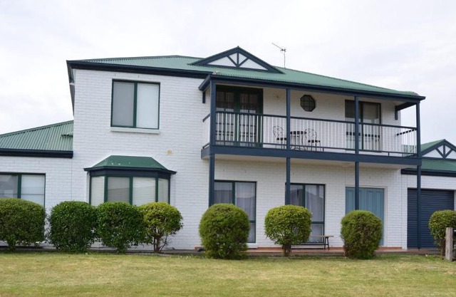 10 Rupara - Linen Included