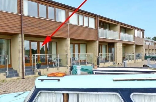 10 SWAN HOUSE, pet friendly in Tewitfield Marina