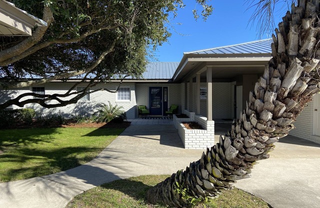 10 TYLER 4 bedrooms, 3 bathrooms