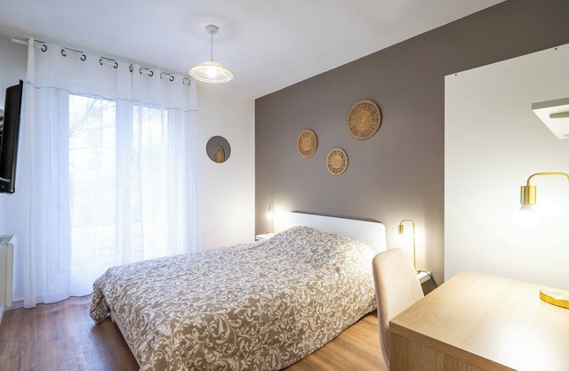 100% comfortable 4-bedroom apartment + private parking