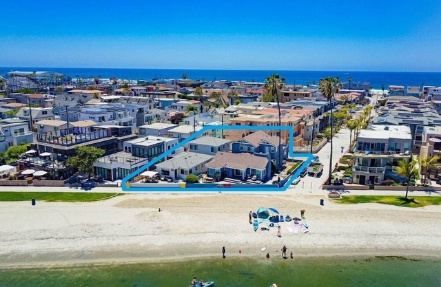 100' of Water Front * 3 Houses * 7 Parking * AC