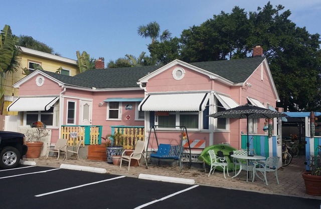 100 Steps to the Beach, Family and Pet friendly Real Beach Cottage