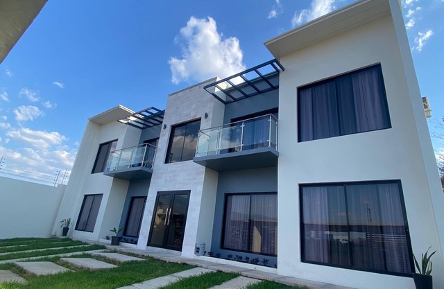 101 Charming 2-bedroom apartment in welcoming Palmerola with AC