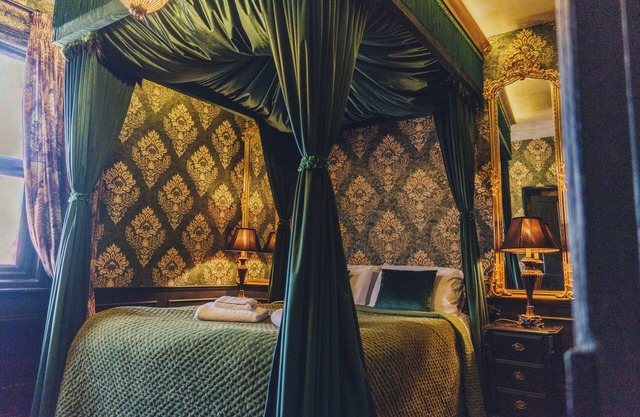 101 House At The End. Witchcraft & Wizardry House in York