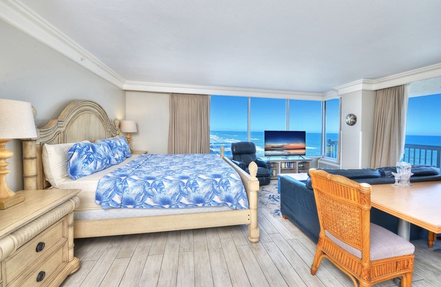 1013 -Panoramic Views - Large Private Balcony