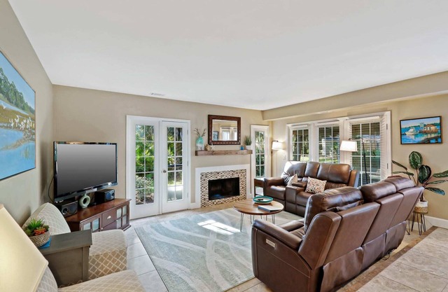 108 Evian Villa near Tennis, Pickleball, Pool & Beach