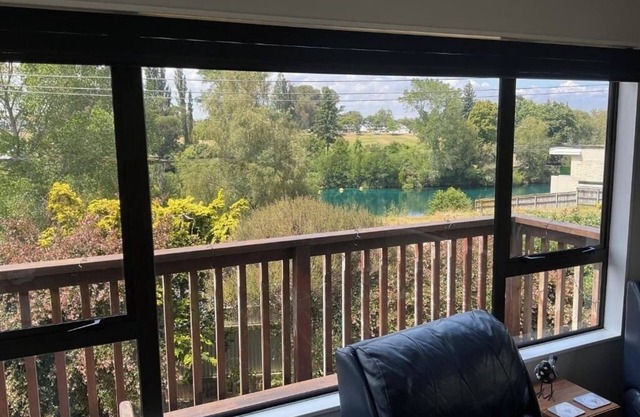 10min walk to Taupō Central, view of Waikato River, large 3 bdrm fenced property
