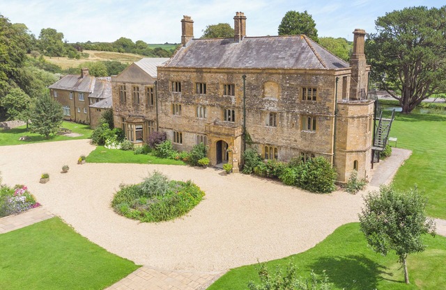 11 bedroom accommodation in Hooke, near Beaminster