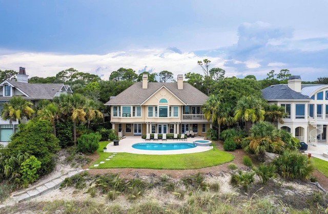 11 Flotilla- Direct Oceanfront w/Elevator