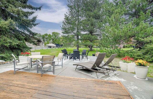 11 Mi to Bear World: Riverfront Getaway in Rigby