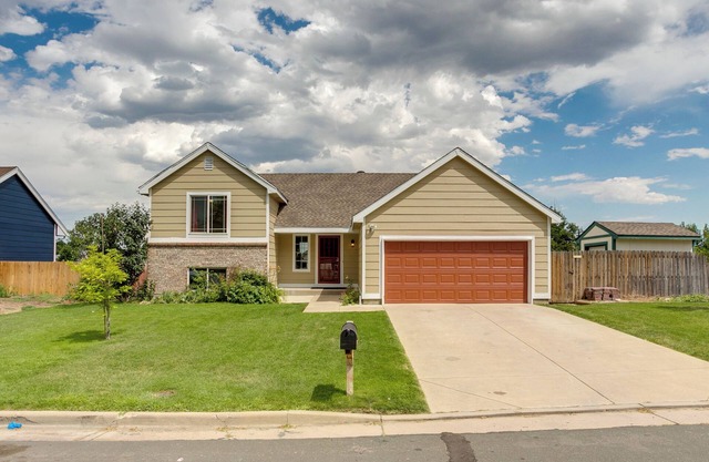 11 Mi to Denver: Pet-Friendly Home in Thornton!